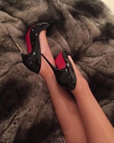 Serena Van Der Woodsen, Dark Feminine Aesthetic, Aesthetic Shoes, Feminine Aesthetic, Red Bottoms, Dream Shoes, Suho