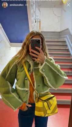 Autumn Winter 2020 2021 Trends, School It Girl, Ugg Boot Outfit, Outfit First Day Of School, Fall Style Trends, Colourful Aesthetic, Casual Night Out Outfit, Fall Style Guide, Casual Outfits For Teens