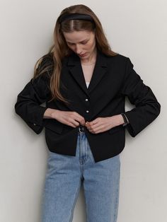 This is a minimal and feminine jacket by AMONG that is made out of high quality and sturdy material. With distinctive mood of the design and comfortable wear, you can style it for your casual daily outfit.- Round neckline and collarless design- Color point on the neck, cuffs, and hem- Minimal and feminine mood Black Relaxed Fit Blazer For Work, Elegant Everyday Blazer With Button Closure, Chic Everyday Blazer With Notch Lapel, Elegant Everyday Blazer With Notch Lapel, Chic Everyday Single Breasted Blazer, Modern Everyday Fall Blazer, Modern Black Office Wear Blazer, Versatile Blazer With Button Closure For Work, Versatile Blazer For Workwear