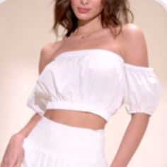 New With Tags White Crop Off Shoulder Top Size Small White Off-shoulder Crop Top For Day Out, White Off-shoulder Summer Crop Top, White Off-shoulder Crop Top For Summer, White Off-shoulder Crop Top For Brunch, Crop Top For Day Out In Spring, Off Shoulder Top, White Crop, White Crop Top, Off Shoulder Tops