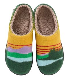 Women's Daybreak Scuffs, Motif Ll Bean Slippers, Wool Clogs, Nature Motifs, Fleece Socks, Teaching Outfits, Curvy Petite Fashion, Cute Slippers, Clogs Style, Outdoor Slippers