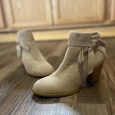 Nwot Shein Size 8 Tan Suede Ankle Boots With Small Heel. Only Put On Maybe Twice But Never Actually Wore Them. Flawless Condition! Light Tan Suede Material, Has A Zipper On The Inside For Easy Slip On, And Small Bow Detail Around The Ankle. Size 8, Heel Approximately 2 1/2 Inches, They Do Not Say What Brand But I’m 90% Sure They Were Purchased From Shein. Super Cute Shoe Just Not My Style My Loss Is Your Gain! Boots With Small Heel, Cute Shoe, Shein Shoes, Small Bows, Suede Material, Light Tan, Tan Suede, Suede Ankle Boots, Say What