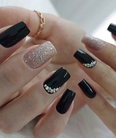 Nail Painting Ideas, Silver Acrylic Nails, Nail Painting, January Nails, Fancy Nails Designs, Classic Nails, Black Nail Designs, Nails White, Ideas For Painting