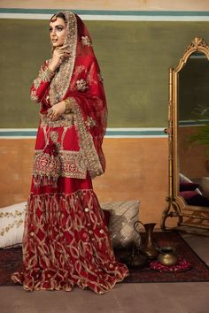 Bridal Sharara Pakistani, Suits With Heavy Dupatta, Red Sharara, Indian Wedding Reception Outfits, Bridal Sharara, Maharani Designer Boutique, Bridal Suits, Red Bridal Dress, Asian Bridal Dresses