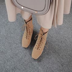 Heel Height: 4cmPlatform Height: 1 cmStyle: Fashion,KoreanOccasion: Casual,Party/Club,Office/Career,DressSeason: Spring,Summer,Fall/Autumn,WinterPackage Contents: 1 x Shoes (Pair)Size Guide:34 = foot length 21.5-22cm (Foot width=8-8.5cm)35 = foot length 22-22.5cm (Foot width=8.5cm)36 = foot length 22.5-23cm (Foot width=8.5-9cm)37 = foot length 23-23.5cm (Foot width=9cm)38 = foot length 23.5-24cm (Foot width=9-9.5cm)39 = foot length 24-24.5cm (Foot width=9.5-10cm)40 = foot length 24.5-25cm (Foot Heels Short, Club Office, Career Dress, Fashion Korean, Casual Party, Short Boots, Women Lace, Timberland Boots, Fall Autumn