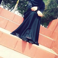 Girl Hidden Face Dp, Muslim Girl Dp, Girl Hidden Face, Hijab Pictures, Hidden Face Dp, Muslim Girl, Islamic Girl, Sister Friends, Hijabi Girl