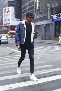 Dress to express, not to impress Style Girlfriend, Jean Jacket Outfits, Denim Jacket Outfit, Fashionable Men, Neue Outfits, Mens Fashion Classy, Outfit Jeans, Layering Outfits, Men Street