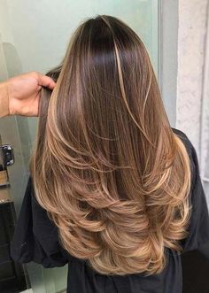 Perfect Chocolate Brown Hair Color Ideas for Women in 2020 #brownhairbalayage Blond Cenușiu, Trend Ideas, Chocolate Brown Hair Color, Hairstyles For Layered Hair, Brown Hair Balayage, Fresh Hair, Long Brown Hair, Hair Trend