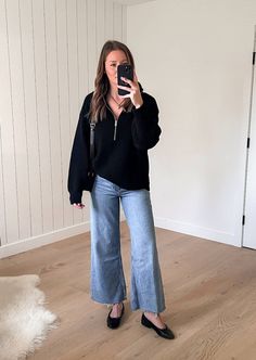 How To Style Wide Leg Jeans in 2024 & Chic Outfits To Try Cropped Wide Jeans Outfit, Wide Leg Ankle Jeans Outfit, Wide Jeans Outfit High Waist, Wide Cropped Jeans, Seventeen Outfits, Ankle Jeans Outfit, How To Style Wide Leg Jeans