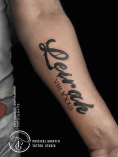 a person with a tattoo on their arm that says,'believe why? '