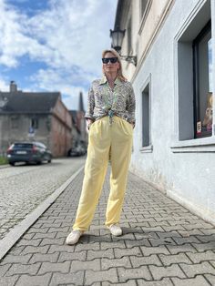 wide leg pants yellow, polyamide satin hippie pants, palazzo pants, italian vintage pants summer pants, Color: Yellow 100% Polyamide size M/L Total length: 110cm Waist width: 35cm Used, in very good condition Yellow Trousers Outfit, Hippie Pants, Trouser Outfits, Pants Summer, Summer Pants, Vintage Pants, Pantalon Large, Vintage Shop, Pants Color