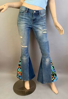 Vintage 70s style up-cycled Allsaints jeans with vintage fabric gussets added. Distressed vintage look denim jeans size 26 low waist tight fit jeans. True waist 26 Low waist 29 Hip 32 Inseam 31 inches Rise 8 Waist to hem 39 Style Bell Bottom Jeans, Unique Bell Bottom Jeans, 80s Bell Bottoms, 1960s Bell Bottoms, Bell Bottom Jeans 70s Vintage, Bell Bottom Jeans 70s, 70s Blouse, Kimono Sleeve Top, 80s Prom Dress