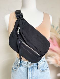 Introducing the Polly Multi Pocket Fanny Pack! Keep all your essentials close and organized with its multiple pockets, while the adjustable strap allows for a perfect fit. Fanny Pack Outfit, Cute Purses, Fanny Pack, Handbag Accessories, Black Men, Adjustable Straps, Perfect Fit, Casual Outfits, Purse