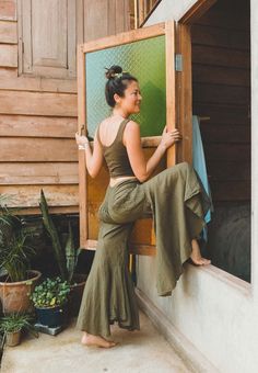 Gauze Bells Yoga Capsule Wardrobe, Earth Outfits, Meditation Clothing, Looks Hippie, Gauze Clothing, Meditation Outfit, Gauze Pants, Earthy Outfits, Yoga Dance