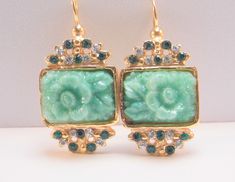 Earrings with glass paste roses: a touch of romance and refinement. These dangling earrings are a true jewel of romance and refinement. The delicate glass paste roses, sculpted in antiqued jade green medallions, faithfully reproduce the style and elegance of Bakelite jewels. Details: *Material: French alloy "Demirouge" (copper 85%, zinc 15%) gilded in 14 carat gold, antiqued jade green glass paste, original European crystals (emerald green, brilliant white) *Dimensions: Length 3.6 cm - 1.42 inches, width 1.9 cm - 0.75 inches *Weight: 9.4 g (the pair) - 0.34 ounces (the pair) *Handmade in Italy Characteristics: * Romantic and elegant design with glass paste roses * Genuine European crystals for a touch of sparkle * Hypoallergenic and resistant French "Demirouge" alloy * 14K gold plating tha Vintage Gold Earrings For May Birthstone, Elegant Green Flower Earrings For Gift, Ornate Green Jewelry For Evening, Elegant Jeweled Green Earrings, Victorian Green Earrings For Wedding, Elegant Green Jeweled Earrings, Elegant Green Flower Earrings, Elegant Green Flower Earrings For Wedding, Antique Jeweled Earrings For Gift