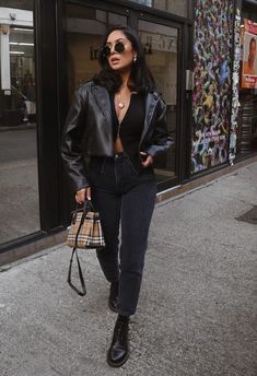 Luxe Outfit Casual, Winter Fashion Outfits Going Out, Silky Blazer Outfit, Casual Night Out Outfit Winter Street Style, Concert Street Style, All Black Fall Outfits Going Out, All Black Serving Outfits, Black Outfits Edgy Winter, Party Outfit Inspo Winter