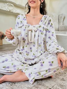 Romantic Full-Length Tulip Printed Flannel Pajama Set For Women Multicolor Romantic  Long Sleeve Flannelette Plants Pant Sets Non-Stretch All,Fall/Winter Women Sleep & Lounge, size features are:Bust: ,Length: ,Sleeve Length: Robe Pajamas, Stand Collar Top, Flannel Pajama Sets, Tulip Print, Pant Sets, Flannel Pajamas, Retro Hairstyles, Couple Matching, Black Party