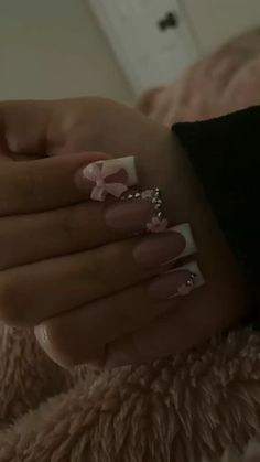 Short To Medium Nails Acrylic, No Gem Nails, Classic Short Square Nails, Easy Short Nails Ideas, Short Acrilyc Nail Ideas Coffin, Cute Simple Nails French Tip, Medium Latina Nails, Cheer Friendly Nails, Small Length Nails