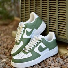 Green Air Force 1, Green Air Force, Flowers Anime, Painted Air Force 1, Nike Air Force 1 Custom, Take The Risk, Preppy Shoes, Air Force 1 Custom, Custom Air Force 1