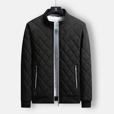 Antonios Winter Slim Fit Cotton Jacket Men ist eine stilvolle und trendige Jacke. Diese Jacke ist leicht und warm, perfekt für die kühlen Herbstnächte. Wir haben mehrere Größen angegeben, damit sie garantiert perfekt passt.Diese Herren Jacke ist in den folgenden Varianten erhältlich:Schwarz, Grau

 


Vorteile:Komfort & Atmungsaktiv

Stil: Lässig / Elegant

Geschlecht:Männer
Saison: Alle Jahreszeiten

Material: Baumwolle


Muster Typ: Einfarbig



Bitte überprüfen Sie die Größentabelle sorgfälti Mens Coats Casual, Cotton Jacket Men, Warm Coats, Coats Men, Elegant Blazers, Cozy Coats, Grey Jacket, Trendy Jackets, Men Streetwear