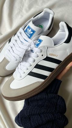 Adidas Samba Women, Samba Outfit Ideas, Adidas Samba White, Platform Tennis Shoes, Samba Adidas, Adidas Samba Outfit, Samba Shoes, Urban Shoes, Pretty Sneakers