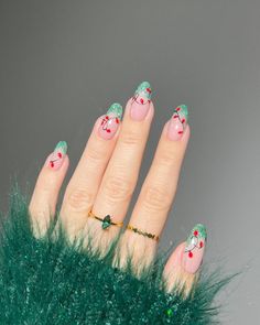 Polygel Christmas Nails, Fairy Light Nails, Green Tree Nails, Christmas Tree Nails Short, Grinch Nail Art Designs, Christmas Nails Asthetics, Christmas Nail Art Designs 2023, Christmas Green Nail Designs, Christmas Nail Green