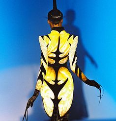 Animal, La Herencia, La Maison Mugler - Thierry Mugler Thierry Mugler Les Insectes, Thierry Mugler Bug, Mugler Insect Collection, Thierry Mugler Insect, Mugler Insect, Thierry Mugler Runway, Mugler Thierry, Thierry Mugler Haute Couture, Mugler Runway