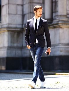 mode | fashion | man | street class Smart Casual Men Jeans, Business Casual Attire For Men, A Man In A Suit, Hipster Chic, Man In A Suit, Winter Fashion Outfits Casual, Smart Casual Men, Mens Fashion Smart, Sharp Dressed Man