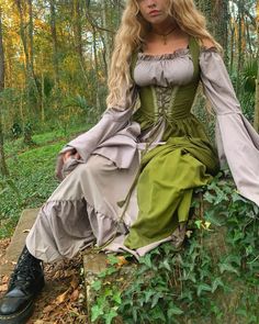 Medieval Times Outfit Modern, Colorful Medieval Clothes, Medieval Woman Outfit, Renfaire Elf Outfit, Simple Medieval Outfit, Renassaince Fair Outfit, Renisance Fair Outfit Women, Rennaisance Fair Outfits, Fairy Look Outfit