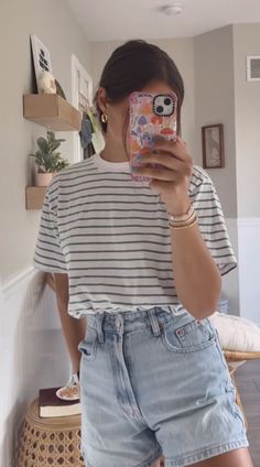 Summer Fit Casual, Business Casual Outfits Jeans Summer, Plain Summer Outfits, Babysitting Outfits Summer, Picture Day Outfit Summer, Cute Barista Outfit Summer, Simple Basic Outfits Summer, Normcore Aesthetic Summer, Cute Modest Summer Outfits Shorts