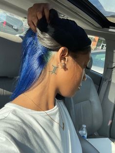 Blue Natural Hair, Peekaboo Hair Colors, Hair Stripes, Dyed Hair Blue, Peekaboo Hair, Quick Natural Hair Styles, Colored Curly Hair, Dyed Natural Hair