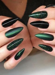 Green Acrylic Nails, St Patricks Day Nails, Witchy Nails, Dark Green Nails, Green Nail Designs, Green Nail, Black Nail, Dark Nails