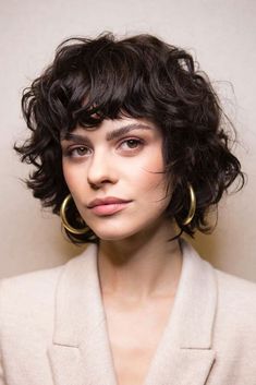 Pageboy Hairstyle, Pageboy Haircut, Short Curly Haircuts, Haircuts For Curly Hair, Short Wavy Hair, Short Curly Hair