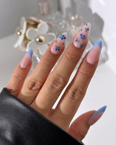 Simple Nail Art Summer Nails, Simple Summer Nail Ideas 2024, Vacations Nails, Almond Nail Ideas Summer, Summer Nail Inspo Simple, Nail Inspiration Blue, Summer Nail Aesthetic, Nail Art Designs Blue, Classy Spring Nails