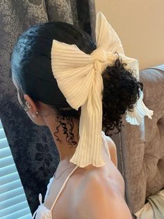 Bow / hair / cute hair inspo Hair Bow Black Women, Hairstyles With Bows Curly Hair, Curly Hair Bow Hairstyles, Hair Bows Hairstyle, Hairstyles For Events, Good Long Hair, Natural Hair Styles Short, Best Haircuts For Women, Curly Hair Accessories