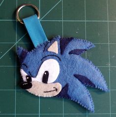 a keychain made to look like a sonic the hedgehog head on a cutting board