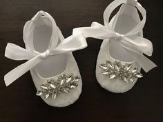 Baby girl white christening lace shoes with rhinestones Birthday Shoes, Christening Shoes, Flower Girl Shoes, Shoes Party, Lace Shoes, Baby Baptism, Girl Christening, White French