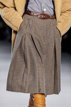 Celine Autumn/Winter 2019 Ready-To-Wear | British Vogue Skirts Winter, Leotard Fashion, Fall Fashion Trends Women, Look Retro, Older Women Fashion, Women Fashion Edgy, 가을 패션, Casual Fall Outfits, Autumn Fashion Women