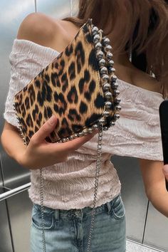 Leopard Bag, Bold Statement Jewelry, Inside My Bag, Zara Bags, Crossbody Wallet, Old Money Aesthetic, Wallet Bag, Vintage Glamour, Style Profile