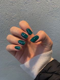 Nails Basic Color, Manicure Nail Colors, Winter Manicure Colors, Nail Colors Ideas, Nail Shades, Winter Manicure, Manicure Colors, Sassy Nails, Simple Acrylic Nails