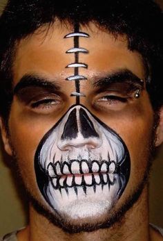 What artists can do with a little face paint is baffling (29 Photos) Halloween Face Paint Scary, Scary Clown Face, Halloween Face Painting, Adult Face Painting, Halloween Make-up Looks, Halloween Face Paint, Painting Halloween, Face Paint Ideas, Kids Face Paint