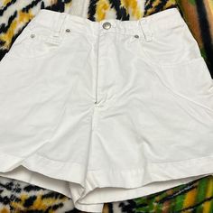 Excellent Used Condition Look Brand New Vintage White Bottoms For Summer, Vintage Cotton Bottoms For Day Out, Vintage White Summer Bottoms, Vintage White Beach Bottoms, Vintage High Waist White Shorts, Long Jean Shorts, White Lace Shorts, Banana Republic Jeans, Chambray Shorts