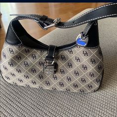 New Without Tags Small Dooney And Bourke Purse. Excellent Condition. Pictures With Measurements Included. Perfect Gift For Christmas. Accessories Bags Shoes, Black Purse, Vintage Purses, Signature Canvas, Dooney And Bourke, Canvas Handbags, Dooney Bourke Handbags, Dooney & Bourke Bags, Black Purses