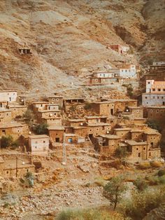 Bereber village mountains Morocco Fantasy Village In The Mountains, Middle Eastern Village, Middle Eastern Landscape, Desert Village Aesthetic, Desert Town Aesthetic, North African Architecture, Sahara Desert Aesthetic, Desert Africa, Sand Village