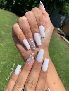 Unghie Nail Art, White Acrylic Nails, Simple Acrylic Nails, Acrylic Nails Coffin Short, Short Acrylic Nails Designs, Butterfly Nail