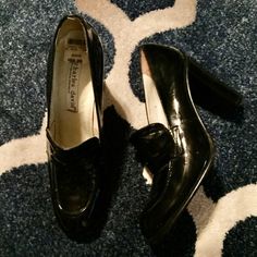 Never Worn ... Fun Yet Class Black Pumps No Trades Black Fitted Retro Heels, Retro Platform Heels For Formal Occasions, Retro Black Heels For Fall, Retro Formal Platform Heels, Retro Black Heels For Formal Occasion, Black Retro Heels For Formal Occasions, Retro Black Heels For Work, Vintage Black High Heels, Vintage Black Heels For Fall