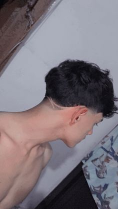 Corte Taper Fade, Messy Fringe, Fade Haircut Curly Hair, Chicos Aesthetic, Cortes De Cabello, Taper Fade Haircut, Faded Hair, Haircut Designs, Men Haircut Styles