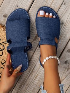 Wedding Beach Shoes, Denim Slippers, Shoes Outfit Ideas, Jean Sandals, Women Slippers Fashion, Diy Sandals, Casual Sandals Womens, Womens Low Heels, Diy Slippers