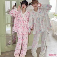 Qteee - Adorable Cartoon Kitty Bear Print V-neck Plush Pajamas Set Multicolor V-neck Sleepwear For Loungewear, Cute V-neck Sleepwear For Loungewear, Cotton V-neck Sleepover Set, Pink V-neck Sets For Pajama Party, White V-neck Pajama Party Sets, White V-neck Bedtime Set, Pink V-neck Pajama Party Set, Winter V-neck Sleepwear, Casual V-neck Sleepwear For Home