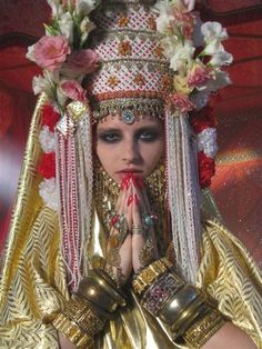 Yemenite Jewish Bride Harem Costume, Moroccan Jewish Women, Ashkenazi Jewish Women, Yemeni Jewish Woman, Ancient Jewish Wedding, Mizrahi Jews, Sephardic Jewish Wedding, Jewish Bride, Jewish Women